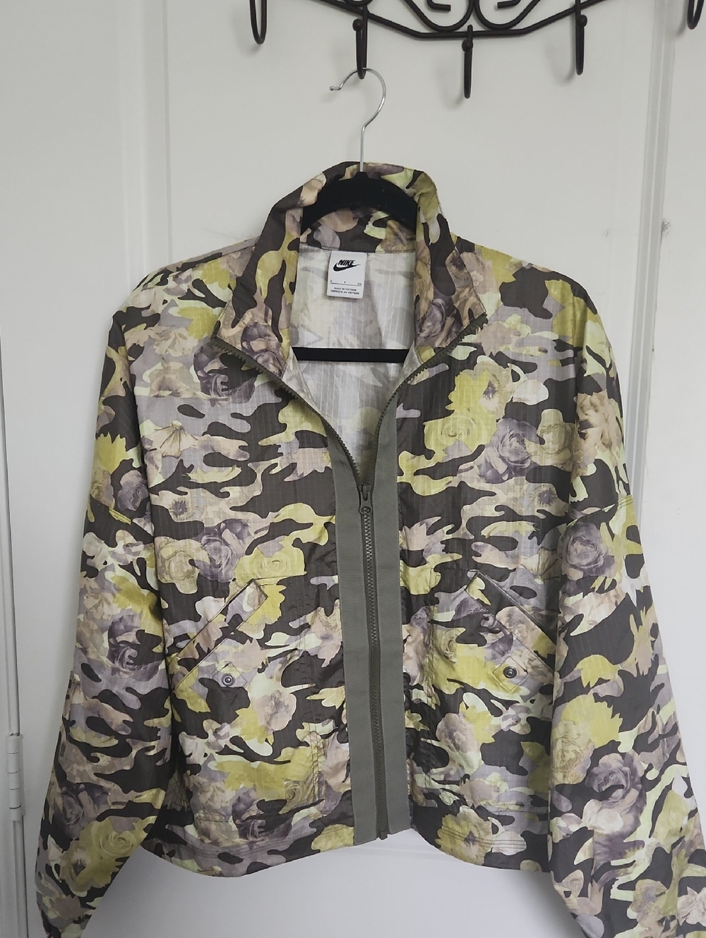 Nike Women’s Floral Camo Bomber Jacket - Olive & Yellow